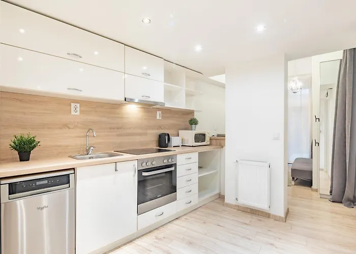 Central And Cute With 3 Rooms And Ac