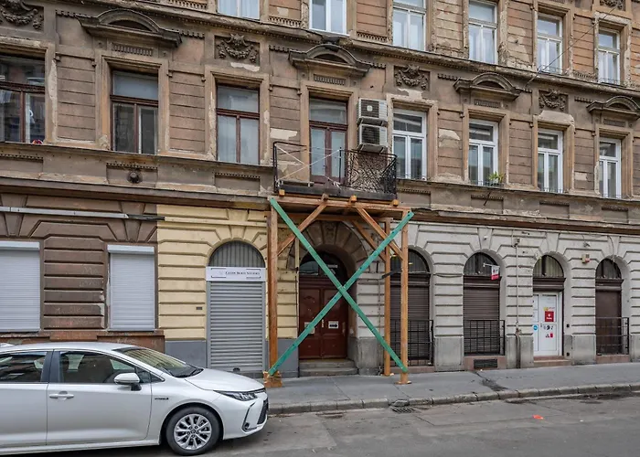Central And Cute With 3 Rooms And Ac