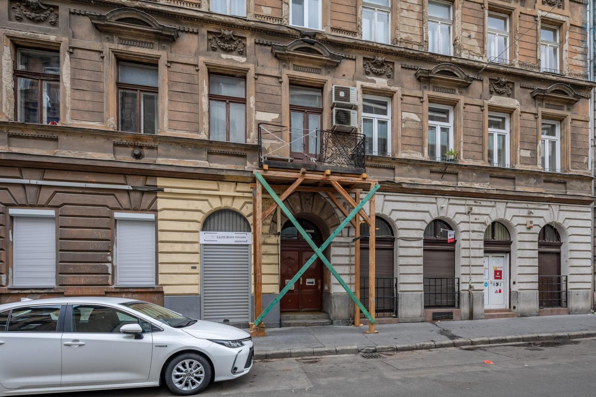 Апартаменти And Cute With 3 And Ac Будапешт